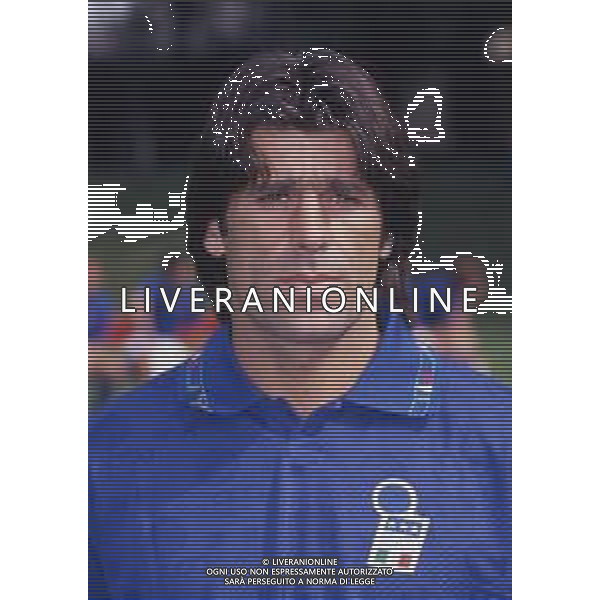 RETROSPETTIVA ALBERICO EVANI CALCIATORE NELLA FOTO ALBERICO EVANI CON LA MAGLIA DELLA NAZIONALE ITALIANA DI CALCIO AG ALDO LIVERANI SAS