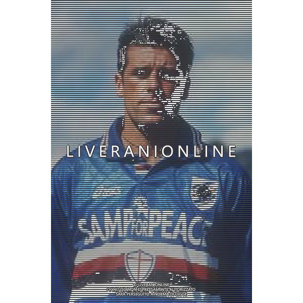 RETROSPETTIVA ALBERICO EVANI CALCIATORE NELLA FOTO ALBERICO EVANI CON LA MAGLIA DELLA SAMPDORIA CALCIO AG ALDO LIVERANI SAS