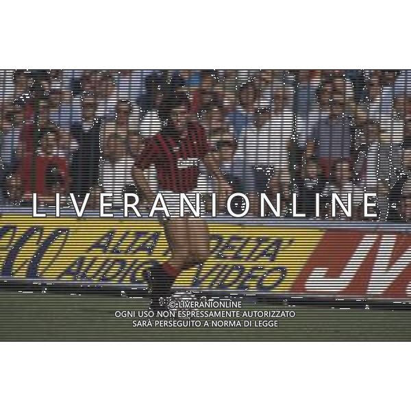 RETROSPETTIVA ALBERICO EVANI CALCIATORE NELLA FOTO ALBERICO EVANI CON LA MAGLIA DEL MILAN CALCIO AG ALDO LIVERANI SAS