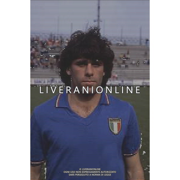 RETROSPETTIVA ALBERICO EVANI CALCIATORE 1983 NELLA FOTO ALBERICO EVANI CON LA MAGLIA DELLA NAZIONALE ITALIANA DI CALCIO AG ALDO LIVERANI SAS