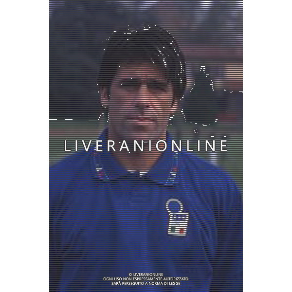 RETROSPETTIVA ALBERICO EVANI CALCIATORE NELLA FOTO ALBERICO EVANI CON LA MAGLIA DELLA NAZIONALE ITALIANA DI CALCIO AG ALDO LIVERANI SAS
