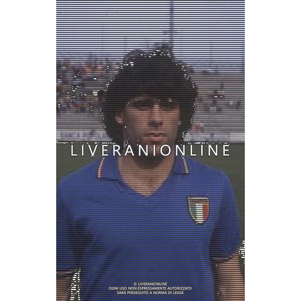 RETROSPETTIVA ALBERICO EVANI CALCIATORE 1983 NELLA FOTO ALBERICO EVANI CON LA MAGLIA DELLA NAZIONALE ITALIANA DI CALCIO AG ALDO LIVERANI SAS