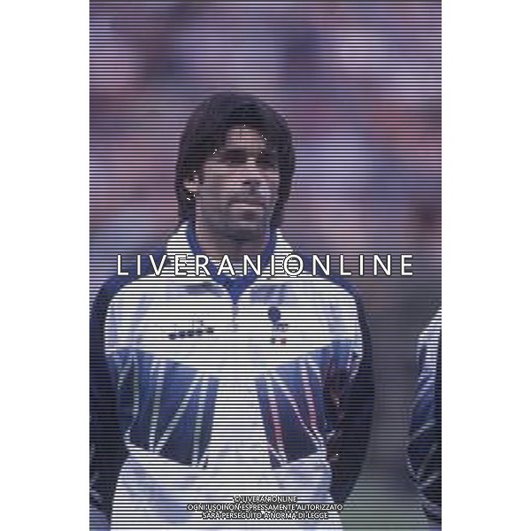 RETROSPETTIVA ALBERICO EVANI CALCIATORE 1994 NELLA FOTO ALBERICO EVANI CON LA MAGLIA DELLA NAZIONALE ITALIANA DI CALCIO AG ALDO LIVERANI SAS