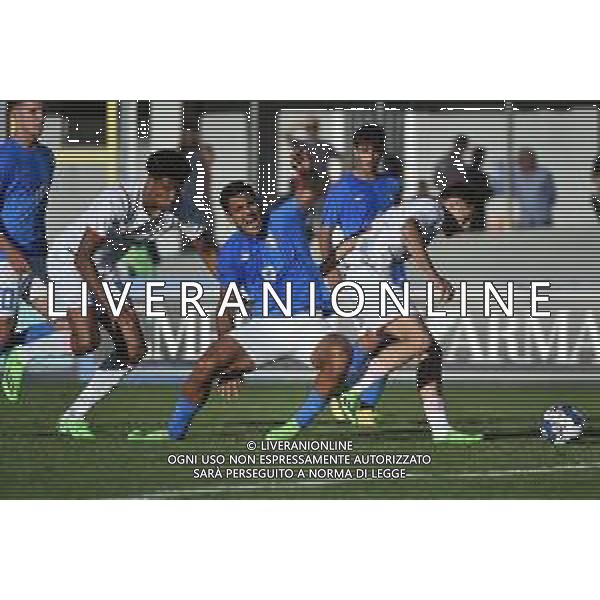 © TVRG Italia vs Svizzera nella foto Daniele Montevago (Italia) chiuso tra due avversari Varese 27-09-2022 Stadio Franco Ossola partita amichevole tra le nazionali Under20 foto Roberto Garavaglia/ag. Aldo Liverani sas