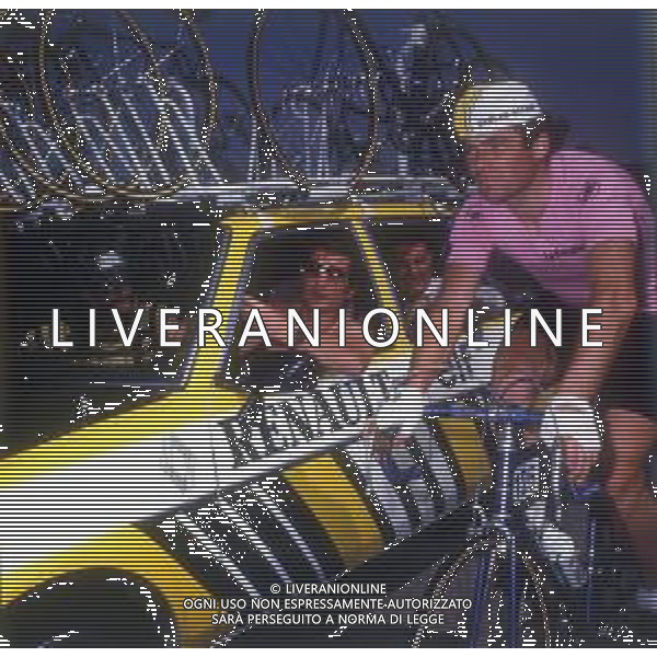RETROSPETTIVA BERNARD HINAULT CICLISTA NELLA FOTO BERNARD HINAULT CON LA MAGLIA ROSA AG ALDO LIVERANI SAS