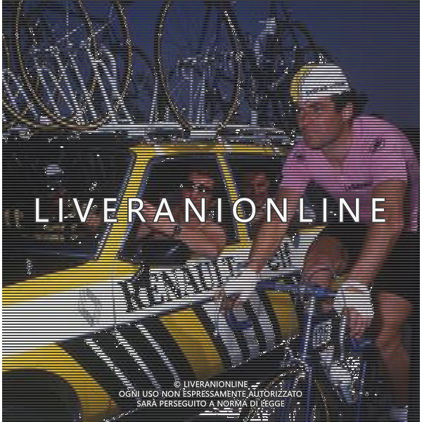 RETROSPETTIVA BERNARD HINAULT CICLISTA NELLA FOTO BERNARD HINAULT CON LA MAGLIA ROSA AG ALDO LIVERANI SAS