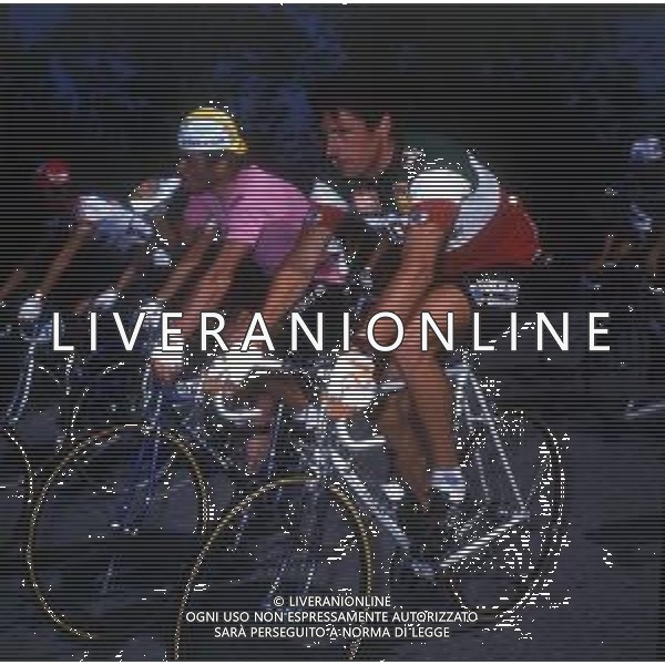 RETROSPETTIVA BERNARD HINAULT CICLISTA NELLA FOTO BERNARD HINAULT CON LA MAGLIA ROSA E FRANCESCO MOSER AG ALDO LIVERANI SAS