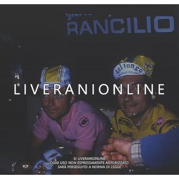 RETROSPETTIVA BERNARD HINAULT CICLISTA NELLA FOTO BERNARD HINAULT CON LA MAGLIA ROSA CON GIUSEPPE SARONNI AG ALDO LIVERANI SAS