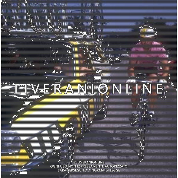 RETROSPETTIVA BERNARD HINAULT CICLISTA NELLA FOTO BERNARD HINAULT CON LA MAGLIA ROSA AG ALDO LIVERANI SAS