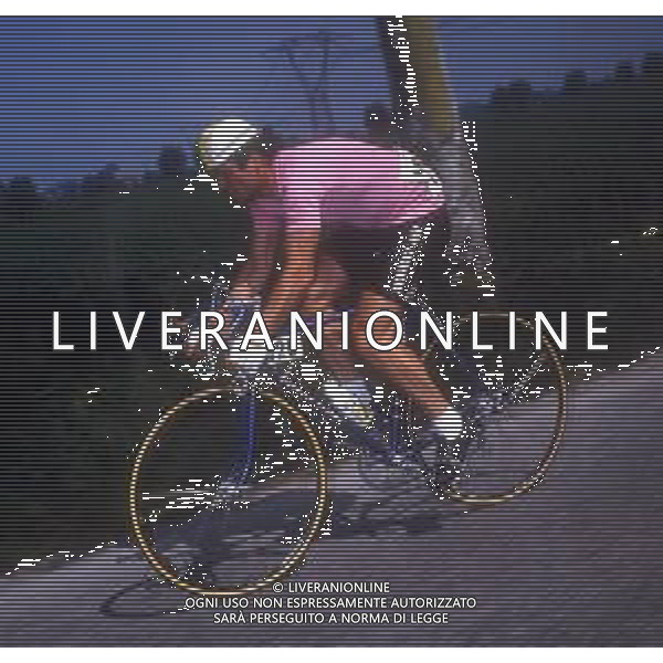 RETROSPETTIVA BERNARD HINAULT CICLISTA NELLA FOTO BERNARD HINAULT CON LA MAGLIA ROSA AG ALDO LIVERANI SAS