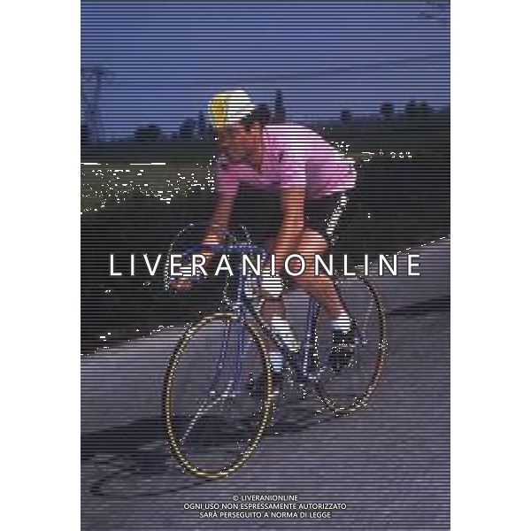 RETROSPETTIVA BERNARD HINAULT CICLISTA NELLA FOTO BERNARD HINAULT CON LA MAGLIA ROSA AG ALDO LIVERANI SAS