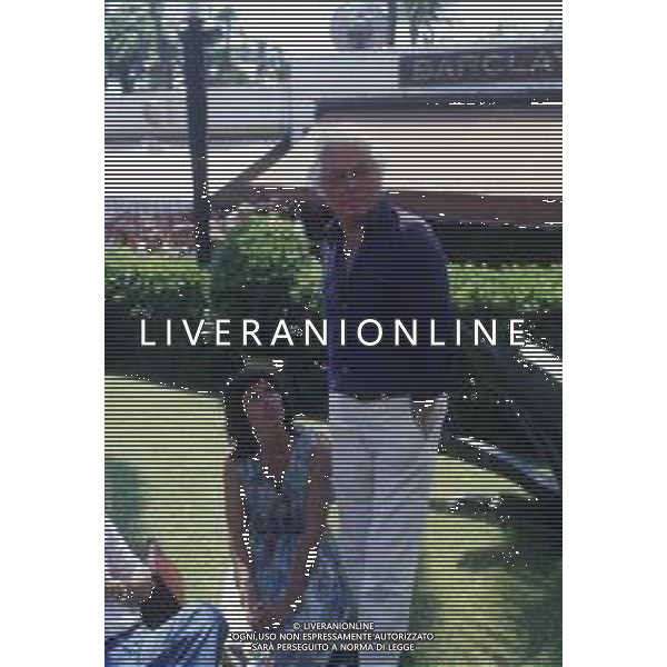 RETROSPETTIVA DINO RISI REGISTA NELLA FOTO DINO RISI CON LA COMPAGNA LEONTINE SNELL A CANNES NELL\'ANNO 1979 AG ALDO LIVERANI SAS