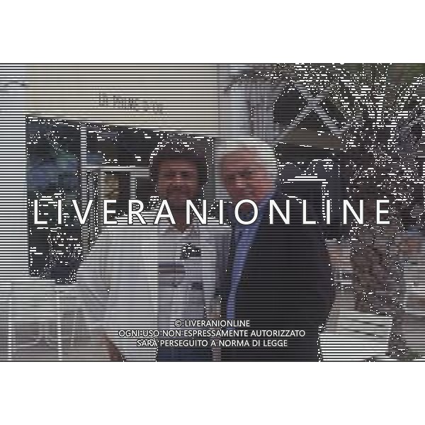 RETROSPETTIVA DINO RISI REGISTA NELLA FOTO DINO RISI A CANNES NELL\'ANNO 1985 CON BEPPE GRILLO AG ALDO LIVERANI SAS
