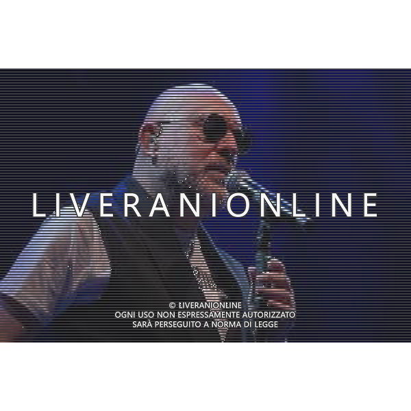 The Italian singer Mario Biondi sings on stage during his live performs at Teatro Dis’Play in Brixia, Italy, on 20 May 2022 ©Roberto Tommasini / Ag. Aldo Liverani Sas