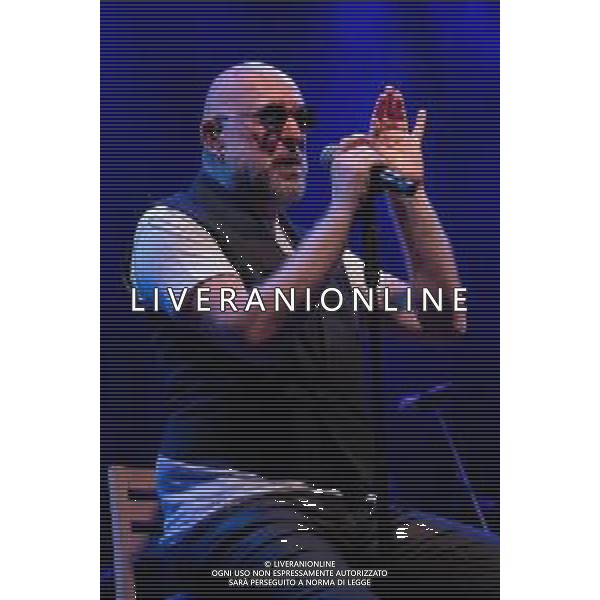 The Italian singer Mario Biondi sings on stage during his live performs at Teatro Dis’Play in Brixia, Italy, on 20 May 2022 ©Roberto Tommasini / Ag. Aldo Liverani Sas