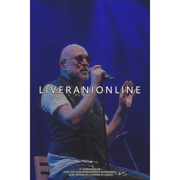 The Italian singer Mario Biondi sings on stage during his live performs at Teatro Dis’Play in Brixia, Italy, on 20 May 2022 ©Roberto Tommasini / Ag. Aldo Liverani Sas
