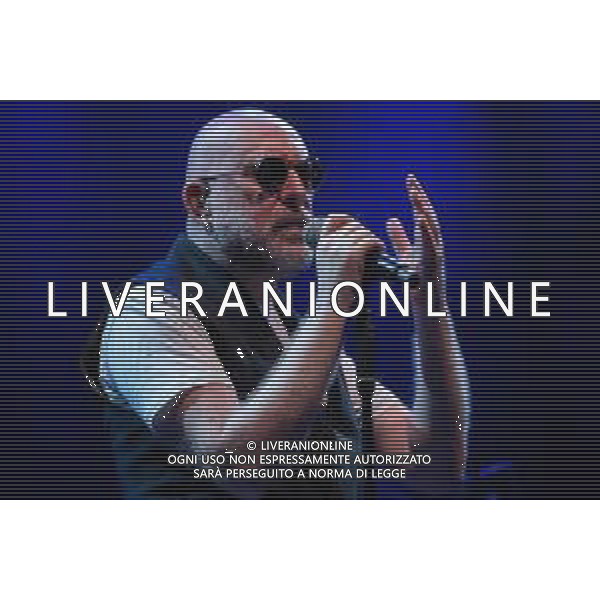 The Italian singer Mario Biondi sings on stage during his live performs at Teatro Dis’Play in Brixia, Italy, on 20 May 2022 ©Roberto Tommasini / Ag. Aldo Liverani Sas