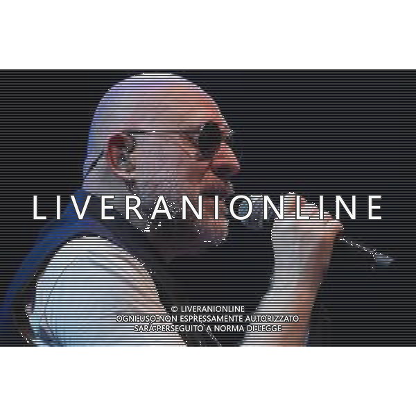 The Italian singer Mario Biondi sings on stage during his live performs at Teatro Dis’Play in Brixia, Italy, on 20 May 2022 ©Roberto Tommasini / Ag. Aldo Liverani Sas