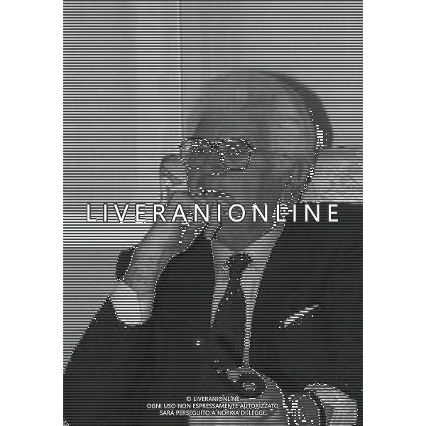 RETROSPETTIVA VICTOR UCKMAR GIURISTA-AVVOCATO E ACCADEMICO ITALIANO NELLA FOTO VICTOR UCKMAR A MILANO NELLA SEDE DELLA COMIT NELL\'ANNO 1995 AG ALDO LIVERANI SAS