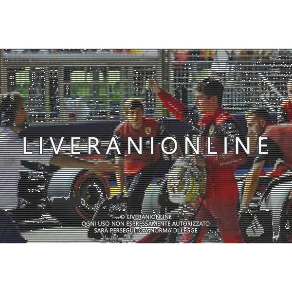 Charles Leclerc (MON) Ferrari celebrates his pole position in qualifying parc ferme. 01.10.2022. Formula 1 World Championship, Rd 17, Singapore Grand Prix, Marina Bay Street Circuit, Singapore, Qualifying Day. - www.xpbimages.com, EMail: requests@xpbimages.com © Copyright: Bearne / XPB Images/AGENZIA ALDO LIVERANI SAS - ITALY ONLY EDITORIAL USE ONLY