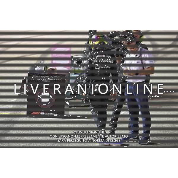 Lewis Hamilton (GBR) Mercedes AMG F1 in qualifying parc ferme. 01.10.2022. Formula 1 World Championship, Rd 17, Singapore Grand Prix, Marina Bay Street Circuit, Singapore, Qualifying Day. - www.xpbimages.com, EMail: requests@xpbimages.com © Copyright: Bearne / XPB Images/AGENZIA ALDO LIVERANI SAS - ITALY ONLY EDITORIAL USE ONLY