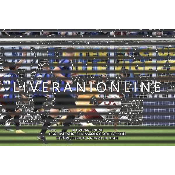 Edin Dzeko (Inter) segna il gol dell\'1 a 0 ma la rete viene annullata per fuorigioco con l\'aiuto del VAR Inter vs Roma Milano 01-10-2022 Stadio Giuseppe Meazza - San Siro Campionato Serie A TIM - 8a giornata foto Roberto Garavaglia/ag. Aldo Liverani sas