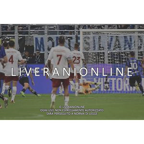 Federico Dimarco (Inter), a SX coperto, segna il gol dell\'1 a 0 Inter vs Roma Milano 01-10-2022 Stadio Giuseppe Meazza - San Siro Campionato Serie A TIM - 8a giornata foto Roberto Garavaglia/ag. Aldo Liverani sas/AGENZIA ALDO LIVERANI SAS