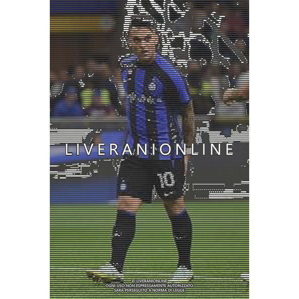 Lautaro Martinez (Inter) dolorante si tocca la parte posteriore della coscia nei minuti finali Inter vs Roma Milano 01-10-2022 Stadio Giuseppe Meazza - San Siro Campionato Serie A TIM - 8a giornata foto Roberto Garavaglia/ag. Aldo Liverani sas/AGENZIA ALDO LIVERANI SAS