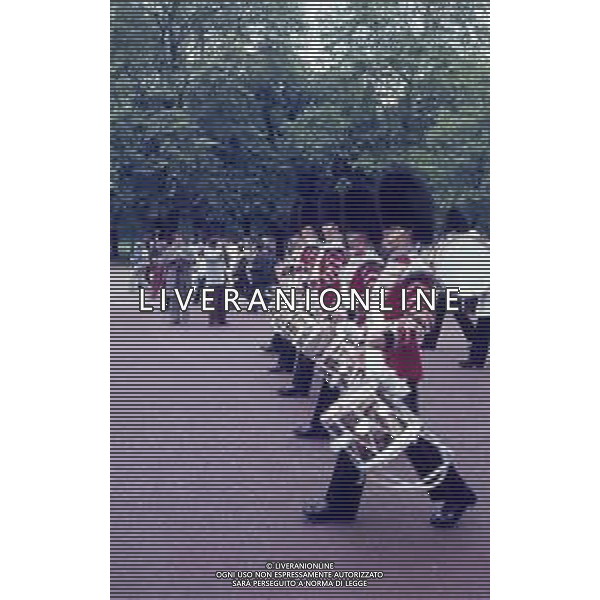 1970 LONDRA BUCKINGHAM PALACE PARATA MILITARE FOTO CARLO LORENZINI-AG ALDO LIVERANI SAS