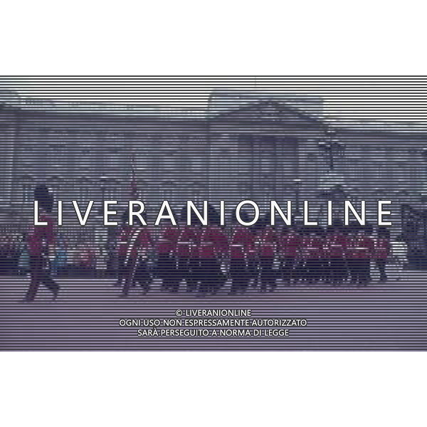 1970 LONDRA BUCKINGHAM PALACE PARATA MILITARE FOTO CARLO LORENZINI-AG ALDO LIVERANI SAS