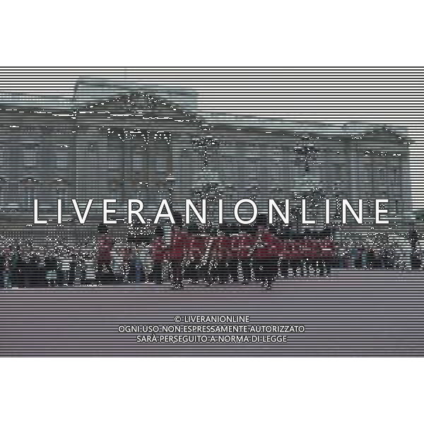 1970 LONDRA BUCKINGHAM PALACE PARATA MILITARE FOTO CARLO LORENZINI-AG ALDO LIVERANI SAS