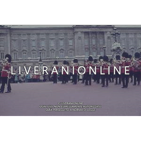 1970 LONDRA BUCKINGHAM PALACE PARATA MILITARE FOTO CARLO LORENZINI-AG ALDO LIVERANI SAS