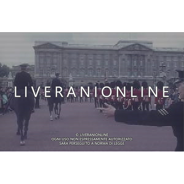 1970 LONDRA BUCKINGHAM PALACE PARATA MILITARE FOTO CARLO LORENZINI-AG ALDO LIVERANI SAS