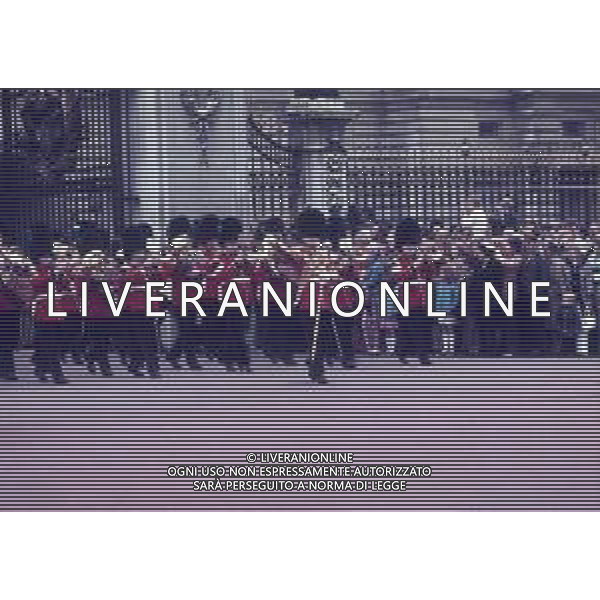 1970 LONDRA BUCKINGHAM PALACE PARATA MILITARE FOTO CARLO LORENZINI-AG ALDO LIVERANI SAS