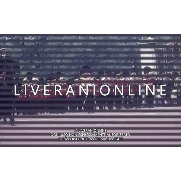 1970 LONDRA BUCKINGHAM PALACE PARATA MILITARE FOTO CARLO LORENZINI-AG ALDO LIVERANI SAS