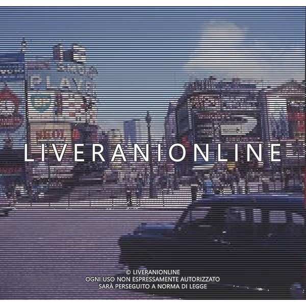 1970 LONDRA PICCADILLY CIRCUS FOTO CARLO LORENZINI-AG ALDO LIVERANI SAS 