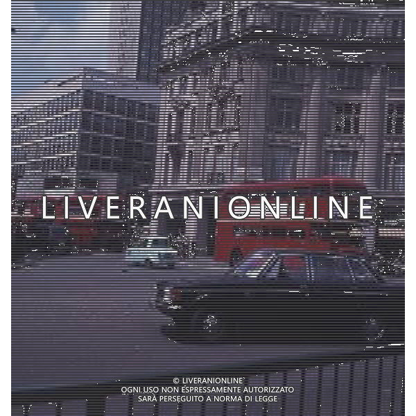 1970 LONDRA PICCADILLY CIRCUS FOTO CARLO LORENZINI-AG ALDO LIVERANI SAS 