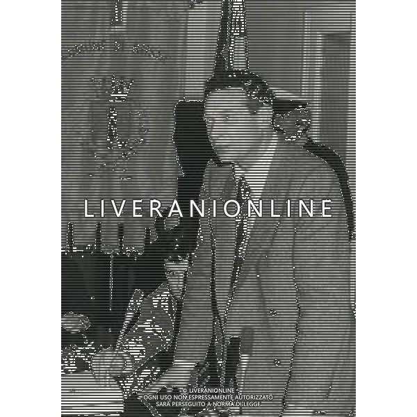 RETROSPETTIVA LUCIANO LAMA POLITICO NELLA FOTO LUCIANO LAMA A RUSSI RICEVE LA CITTADINANZA ONORARIA IL GIORNO 24-11-1981 AG ALDO LIVERANI SAS