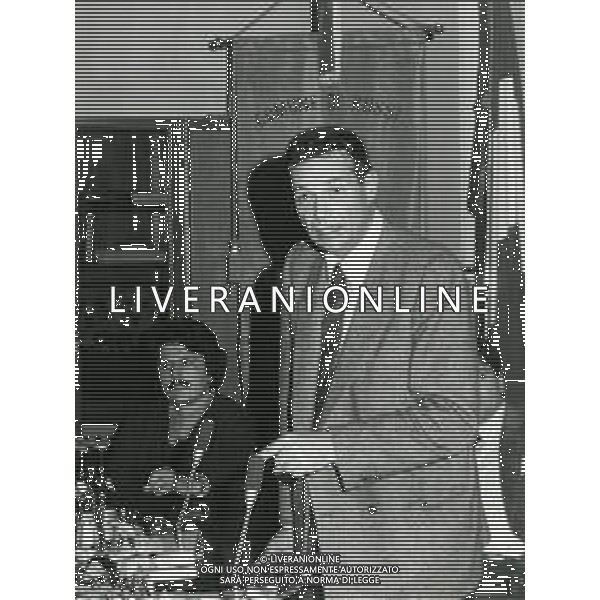 RETROSPETTIVA LUCIANO LAMA POLITICO NELLA FOTO LUCIANO LAMA A RUSSI RICEVE LA CITTADINANZA ONORARIA IL GIORNO 24-11-1981 AG ALDO LIVERANI SAS