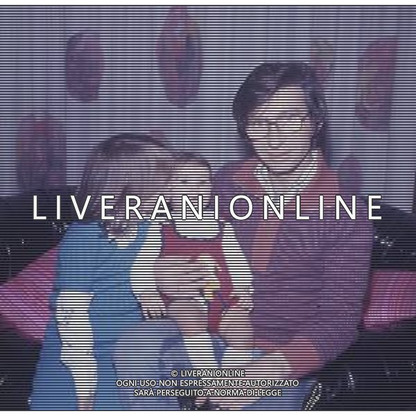 RETROSPETTIVA NICOLA DI BARI CANTANTE NELLA FOTO NICOLA DI BARI CON LA MOGLIE AGNESE SCOMMEGNA E I FIGLI ANNI 70 AG ALDO LIVERANI SAS