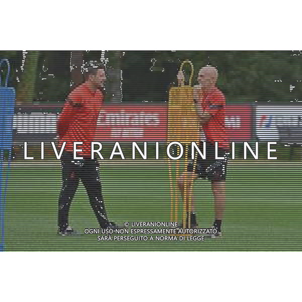 TVRG Allenamento Milan nella foto Daniele Bonera collaboratore tecnico Milan SX e Stefano Pioli allenatore Milan DX Carnago (VA) 04-10-2022 Centro sportivo Milanello Allenamento Milan in preparazione della gara contro il Chelsea valevole per la 3a giornata del gruppo E della fase a gironi della UEFA Champions League foto Roberto Garavaglia/ag. Aldo Liverani sas