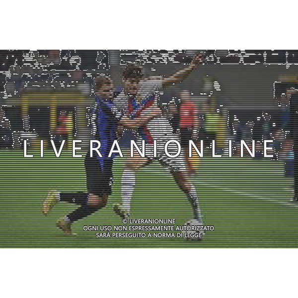Nicolo\' Barella (Inter) e Marcos Alonso (Barcellona) Inter vs Barcellona Milano 04-10-2022 Stadio Giuseppe Meazza - San Siro UEFA Champions League fase a gironi gruppo C - 3a giornata foto Roberto Garavaglia/ag. Aldo Liverani sas /AGENZIA ALDO LIVERANI SAS