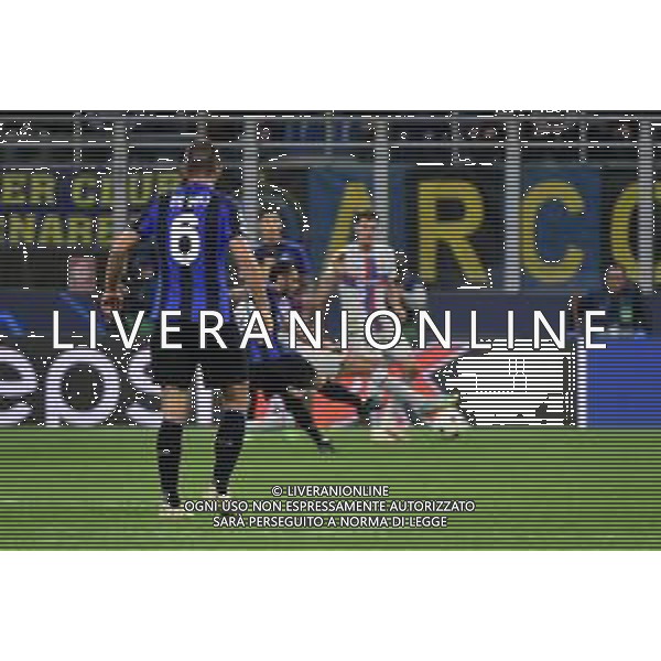 Hakan Calhanoglu (Inter) segna il gol dell\'1 a 0 Inter vs Barcellona Milano 04-10-2022 Stadio Giuseppe Meazza - San Siro UEFA Champions League fase a gironi gruppo C - 3a giornata foto Roberto Garavaglia/ag. Aldo Liverani sas /AGENZIA ALDO LIVERANI SAS