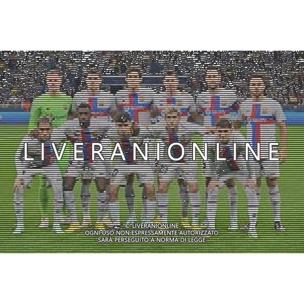 la formazione del Barcellona, in piedi da SX Marc Andre\' ter Stegen, Andreas Christensen, Marcos Alonso, Robert Lewandowski, Sergio Busquets e Eric Garcia; in basso da SX Raphael Dias Belloli Raphinha, Ousmane Dembele, Pedro Gonzalez Lopez Pedri, Sergi Roberto Carnicer e Pablo Martin Paez Gavira Gavi Inter vs Barcellona Milano 04-10-2022 Stadio Giuseppe Meazza - San Siro UEFA Champions League fase a gironi gruppo C - 3a giornata foto Roberto Garavaglia/ag. Aldo Liverani sas