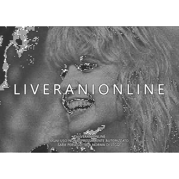 RETROSPETTIVA LORELLA CUCCARINI CONDUTTRICE TELEVISIVA -CANTANTE E BALLERINA NELLA FOTO LORELLA CUCCARINI NELL\'ANNO 1988 AG ALDO LIVERANI SAS