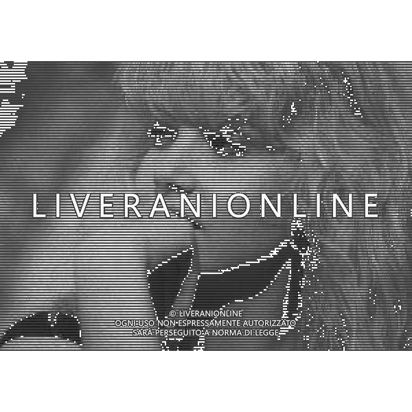 RETROSPETTIVA LORELLA CUCCARINI CONDUTTRICE TELEVISIVA -CANTANTE E BALLERINA NELLA FOTO LORELLA CUCCARINI NELL\'ANNO 1988 AG ALDO LIVERANI SAS