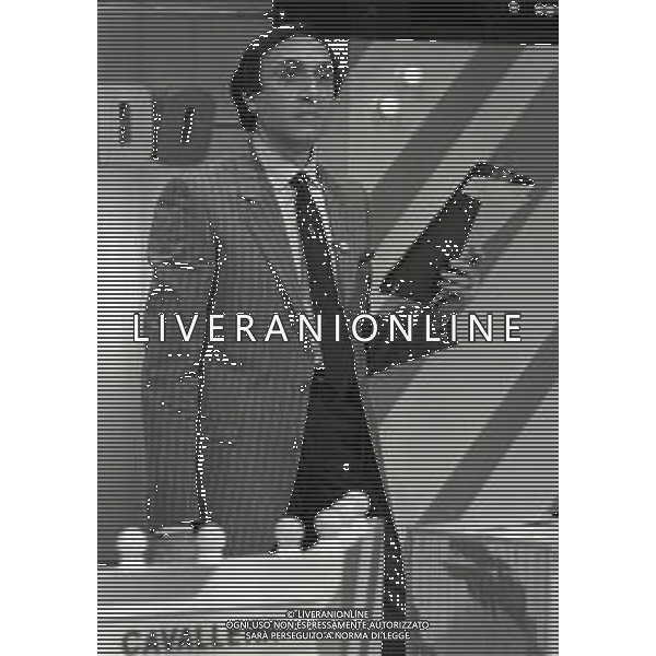 RETROSPETTIVA PIPPO BAUDO PRESENTATORE TELEVISIVO NELLA FOTO PIPPO BAUDO NELLA TRASMISSIONE TELEVISIVA “UN MILIONE AL SECONDO“ ANNO 1983-1984 AG ALDO LIVERANI SAS