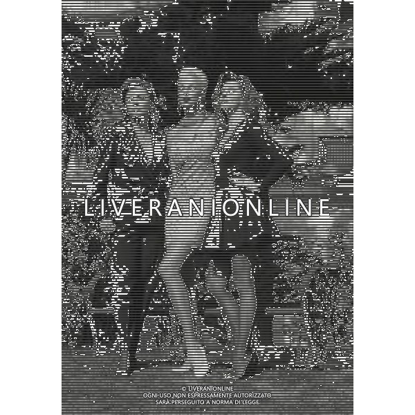 RETROSPETTIVA PIPPO BAUDO PRESENTATORE TELEVISIVO NELLA FOTO LA PRESENTAZIONE DELLE VALLETTE DELLE SERATE DEL FESTIVAL DI SANREMO MILLY CARLUCCI-BRIGITTE NILSEN E ALBA PARIETTI NELL\'ANNO 1992 AG ALDO LIVERANI SAS  