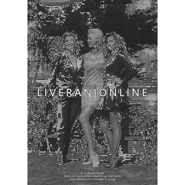 RETROSPETTIVA PIPPO BAUDO PRESENTATORE TELEVISIVO NELLA FOTO LA PRESENTAZIONE DELLE VALLETTE DELLE SERATE DEL FESTIVAL DI SANREMO MILLY CARLUCCI-BRIGITTE NILSEN E ALBA PARIETTI NELL\'ANNO 1992 AG ALDO LIVERANI SAS  