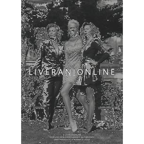 RETROSPETTIVA PIPPO BAUDO PRESENTATORE TELEVISIVO NELLA FOTO LA PRESENTAZIONE DELLE VALLETTE DELLE SERATE DEL FESTIVAL DI SANREMO MILLY CARLUCCI-BRIGITTE NILSEN E ALBA PARIETTI NELL\'ANNO 1992 AG ALDO LIVERANI SAS  